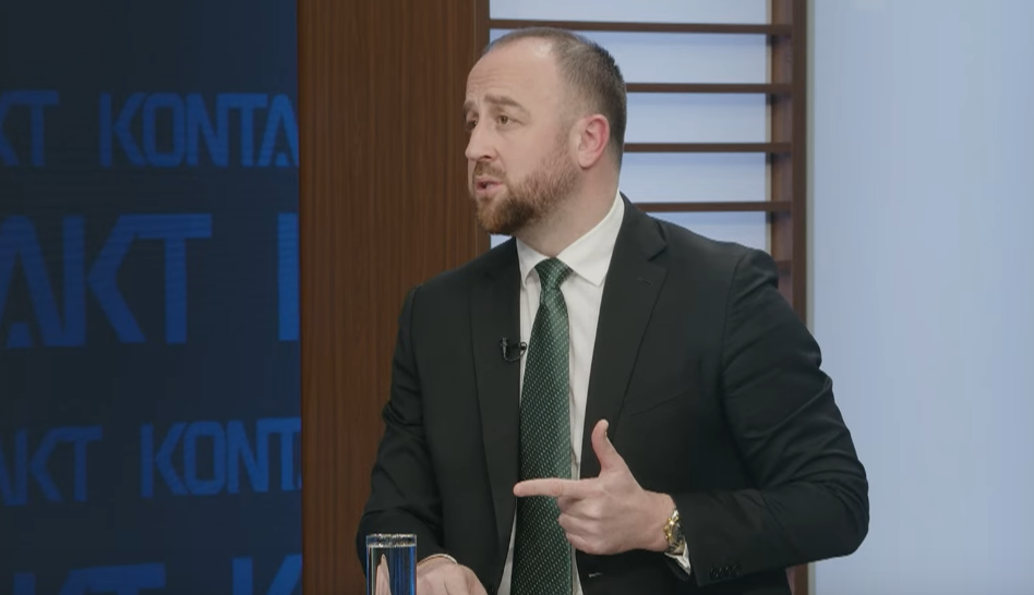Nikolić: Važno je da Spajić izađe iz statusa taoca u kojem ga drže Mandić i NSD