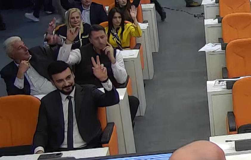 GOSPODO, ČEMU GLUMA