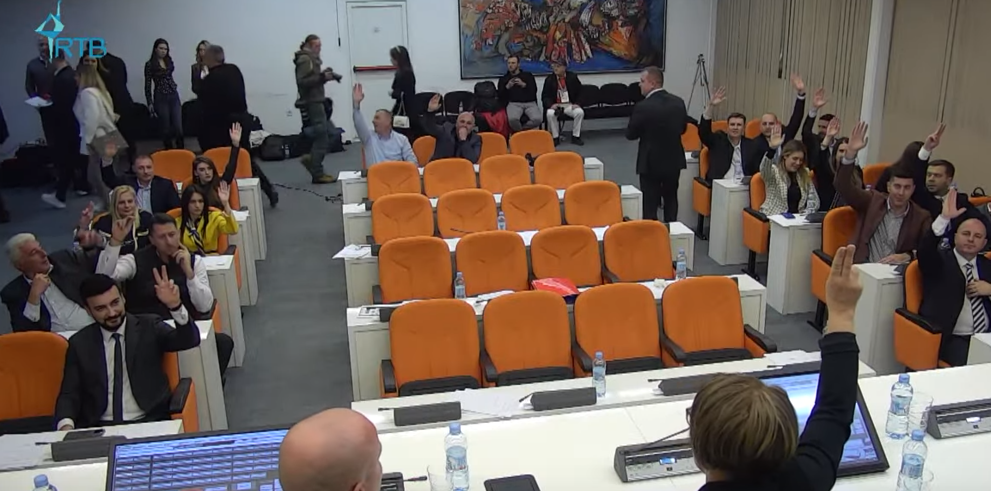 Petar Odžić izglasan za predsjednika Skupštine opštine Budva, odbornici Za budućnost Budve napustili salu: Funkcionera SDP-a ustoličili Nikola Jovanović i DPS!