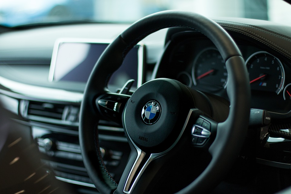 Rus prodao sunarodnikov BMW, pa brodom napustio Crnu Goru: Podnijeta krivična prijava
