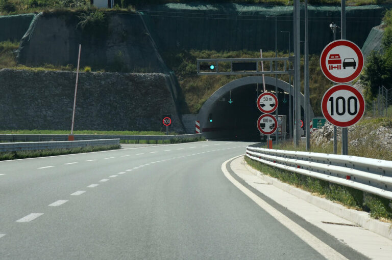 dvije-godine-od-otvaranja-auto-puta-princeza-ksenija-zaposleni-svjedoce-i-o-neobicnim-dogadjajima-i-piknik-u-tunelu-768×511