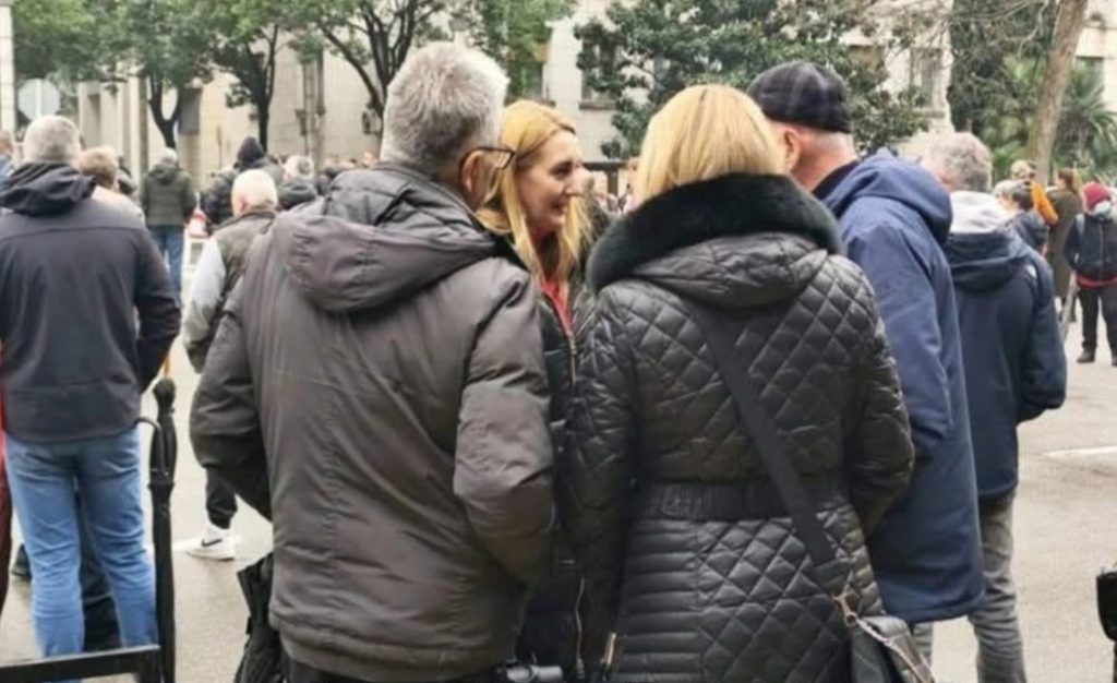 Vesnina drugarica i čuvarka Milovog sata zvijezda kamosjutraške blokade: Jelena Perović danas ispred Vlade, a sjutra će ka Spužu, ako ima pravde koju traži na ulici