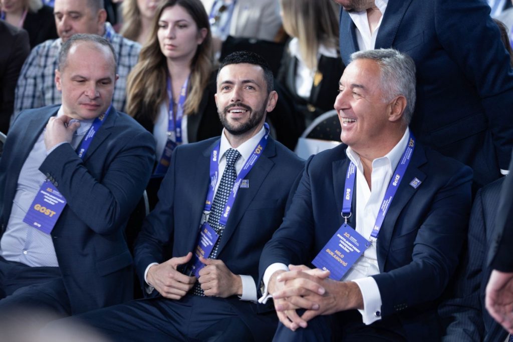 Milo može da napiše memoare: Kako preživjeti 30 godina na vlasti i 300 afera – bez ijednog sudskog poziva