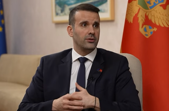 ALARM ZA PAF-PAF POLITIKU