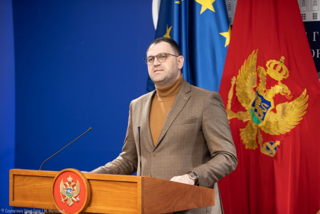 Anđušić: Dinamika zatvaranja poglavlja demantuje vlast da će pregovori biti završeni do 2026.