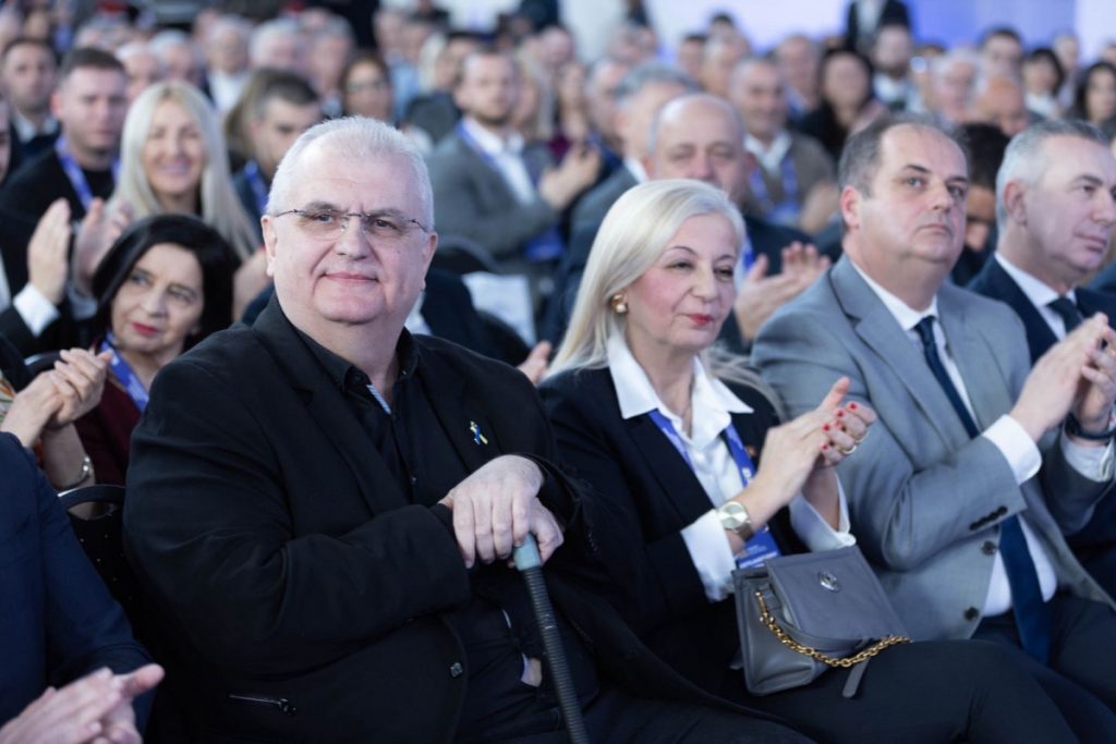 (FOTO) Svi su na okupu: Milo, Filip, Čanak, Novak Adžić i ostala ekipa na kongresu DPS-a, opet ne daju Crnu Goru