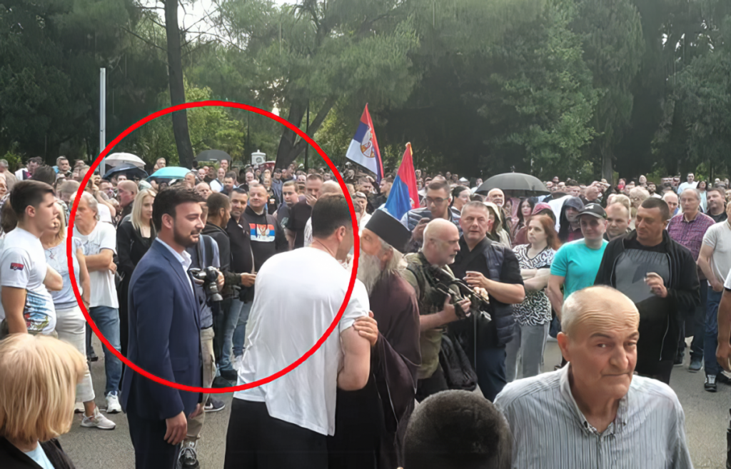Ne smeta im Nikola Jovanović koji protestuje protiv Srebrenice: Zbog fotelja u Budvi DPS i SDP i SD prodali svoju ideologiju  o genocidu u Srebrenici! (FOTO i VIDEO)