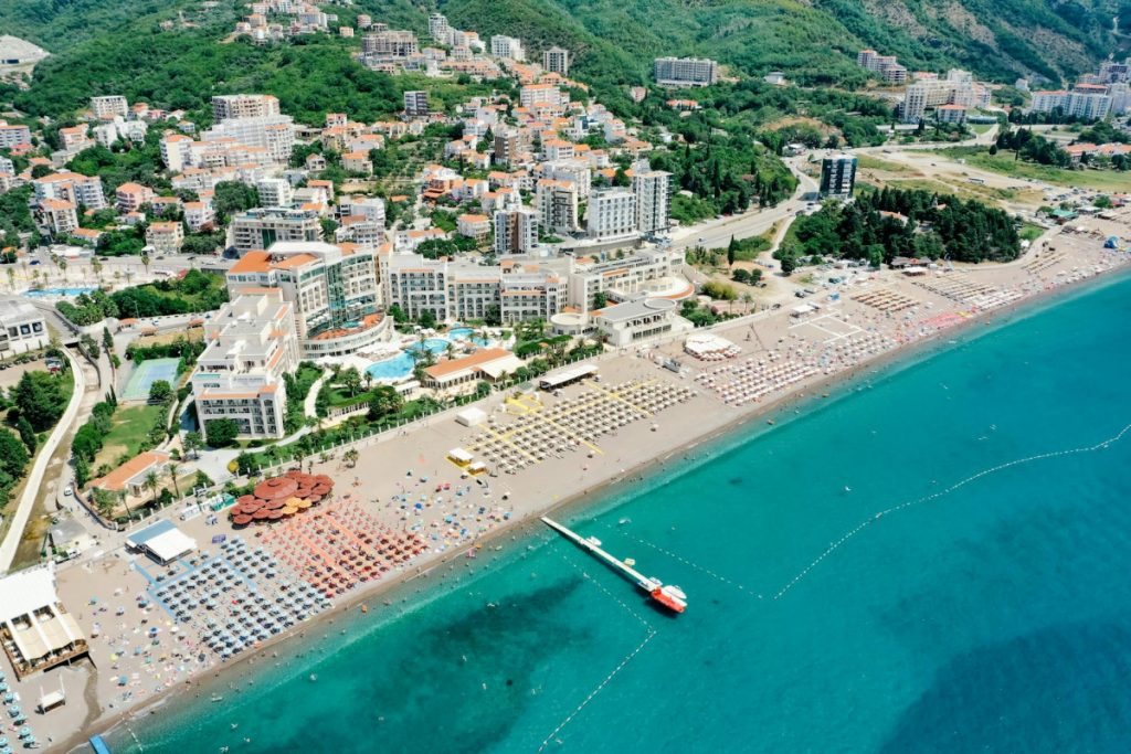 Skandalozno ponašanje čelnika Opštine Budva prema jedinoj srednjoj školi u Budvi se nastavlja: „Danilo Kiš“ na crnoj listi svih opštinskoj aktivnosti!