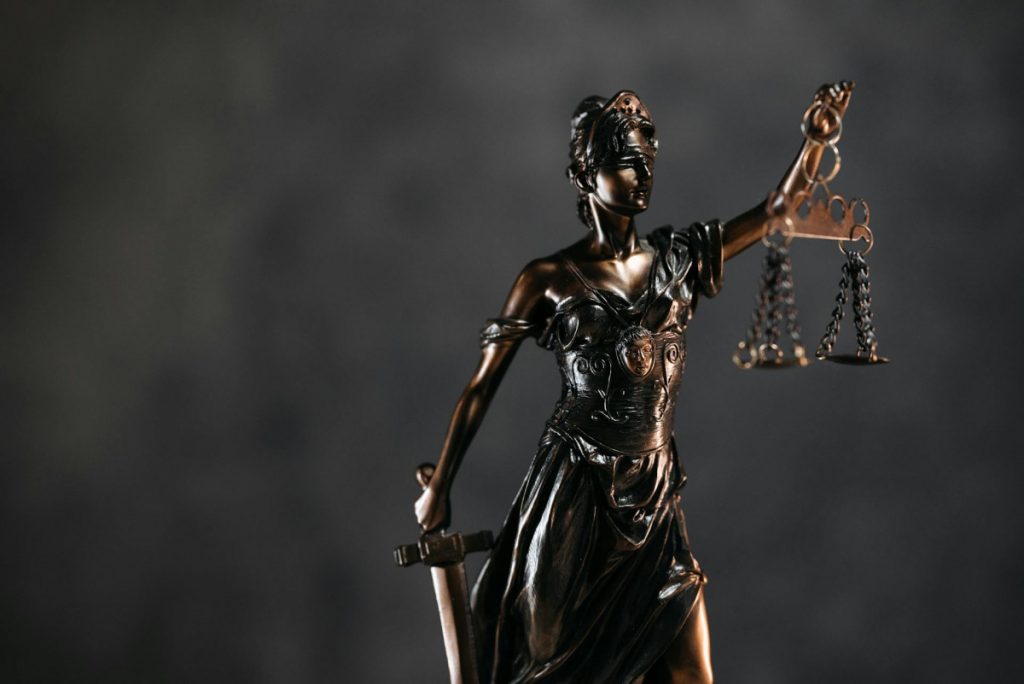 U Crnoj Gori Justicija nije slijepa, ona je klinički mrtva