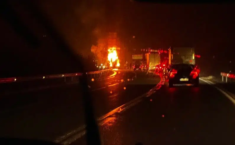 Šleper bosanskih tablica izgorio na putu Nikšić – Podgorica
