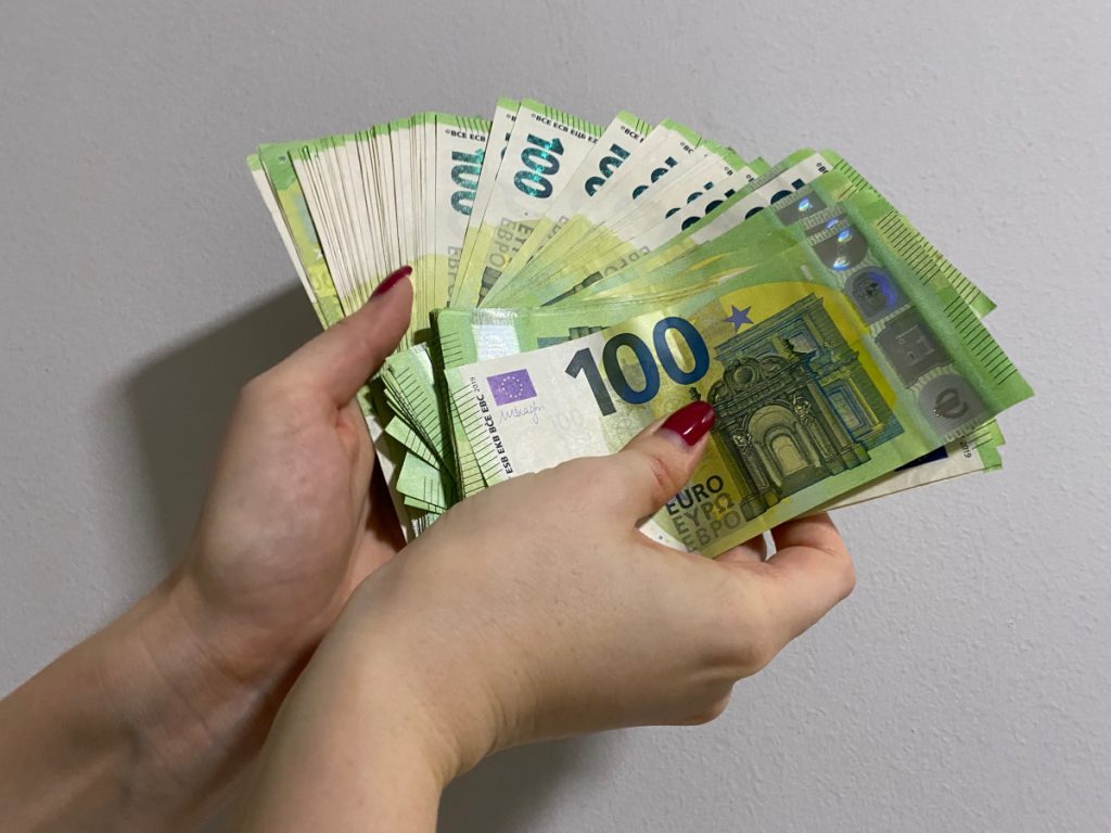 Preuzmi 100€ u samo jednom kliku!
