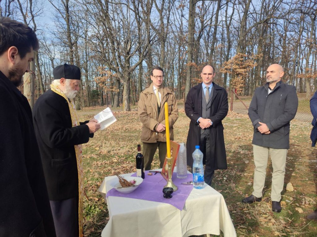Princ Filip orezao lozu na Oplencu na Svetog Trifuna: Čuvamo tradiciju i blagosiljamo rodnu godinu