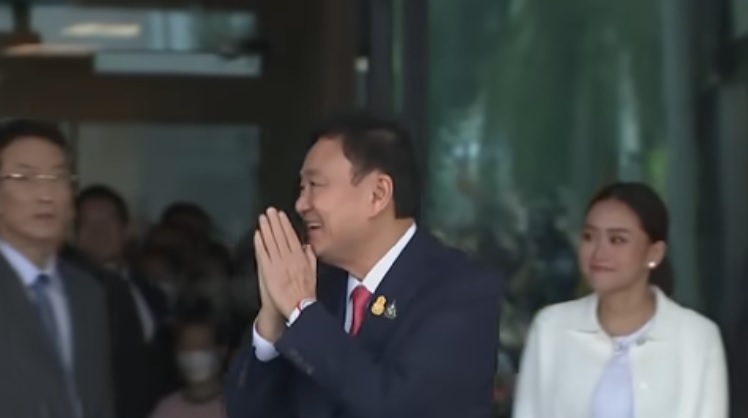 Šinavatra mora da plati 542 miliona dolara poreza