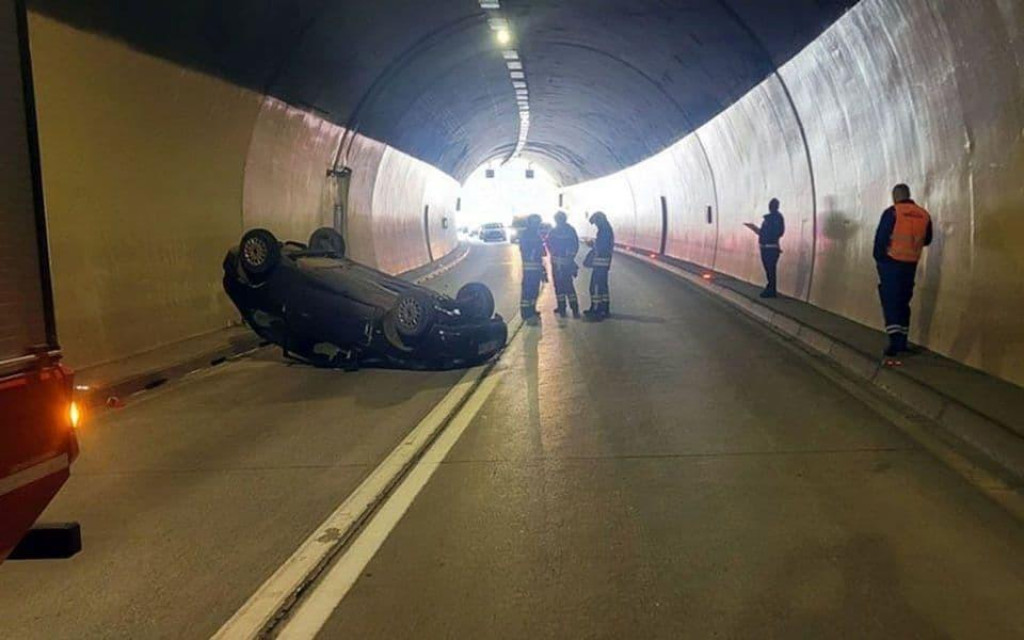 Prevrnuo se automobil u tunelu Raš, povrijeđen Podgoričanin