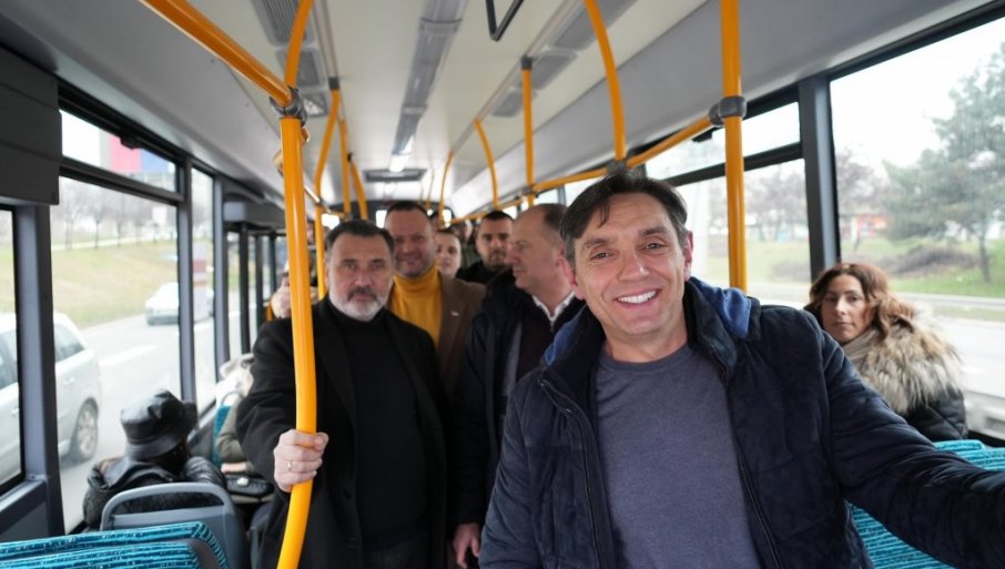Vulin sa članovima partije krenuo u Sremsku Mitrovicu na veliki narodni skup povodom Dana državnosti: „Vojvodina je Srbija“