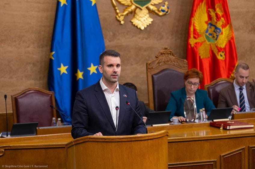 PREMIJER SE OGLASIO: Crna Gora sjutra ukida bezvizni režim za državljane Republike Turske!