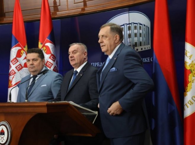 Počela konferencija Dodika, Stevandića i Viškovića nakon naloga za hapšenje od strane Sarajeva: „Pravite situaciju gdje će neko zapuca iz pune puške“