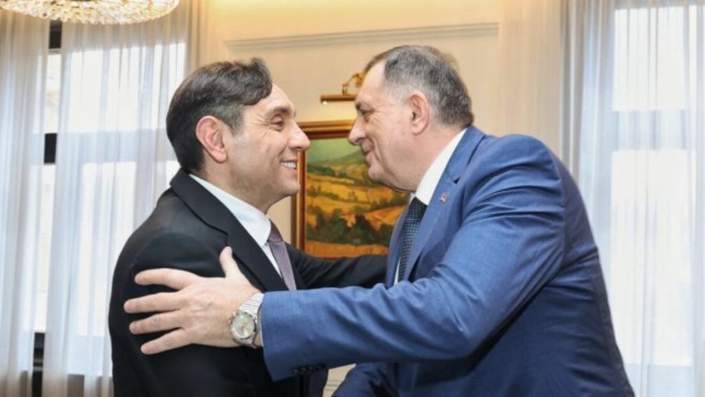 Zajednička poruka Vulina i Dodika: Interes svih Srba je da ne bude obojenih revolucija i da ne bude nasilja, sva dešavanja u Srbiji i RS imaju zajedničko porijeklo i zajednički cilj