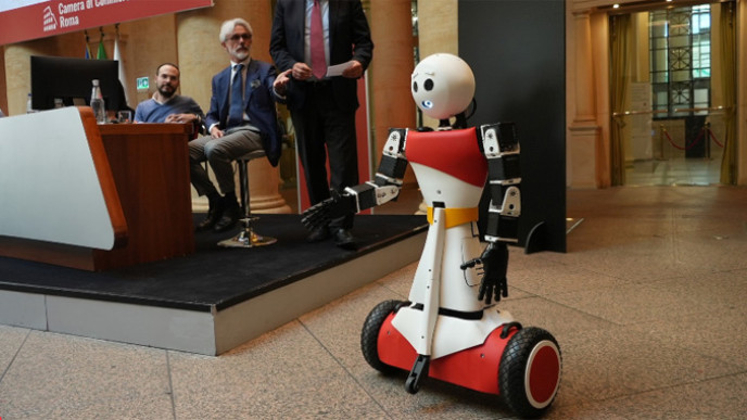 „Adriano“: Prvi robot zaposlen u italijanskoj javnoj upravi