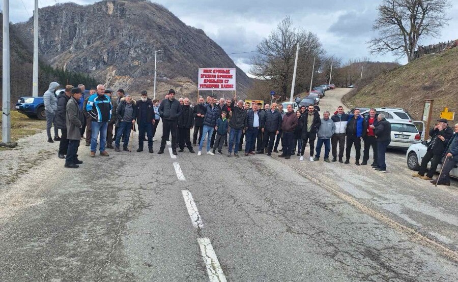Predstavnici Demokrata posjetili Šavničane koji protestuju: Predstavili im Zakon koji predstavlja ključ za izlazak iz blokade