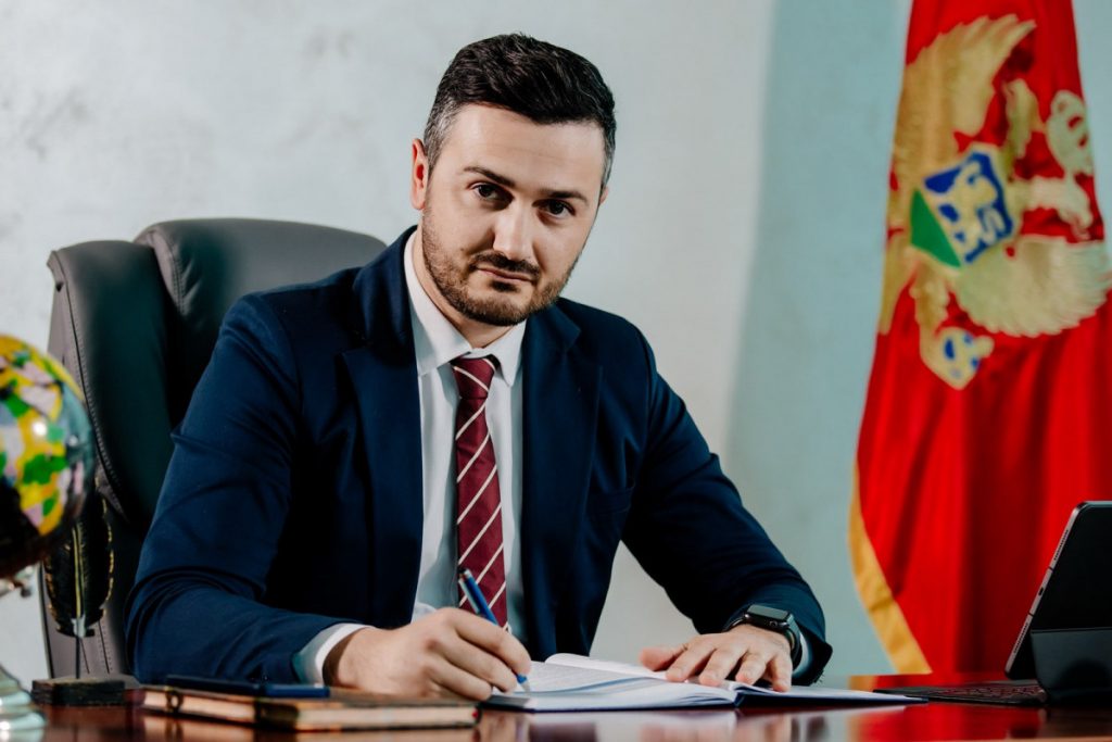 Harasani odgovorio Čarapiću: Prestanite da se ponižavate, građani Ulcinja će odgovor dati sa još većim decibelom