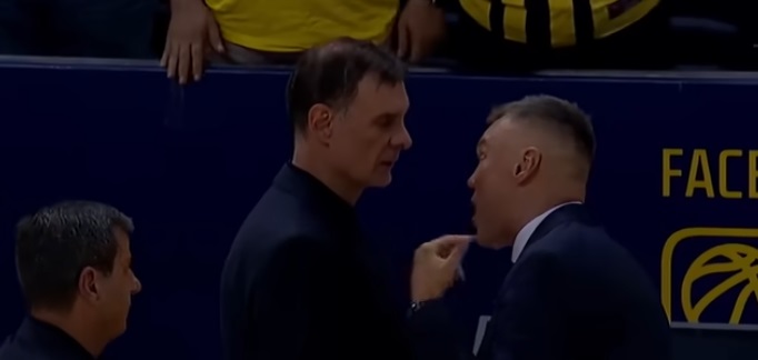 Trener Olimpijakosa se zaletio na svoje navijače