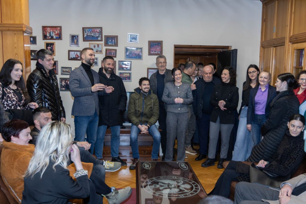Muratović: Za dan sakupljeno 2.000 potpisa podrške, nastavljamo dalje u svim djelovima grada!