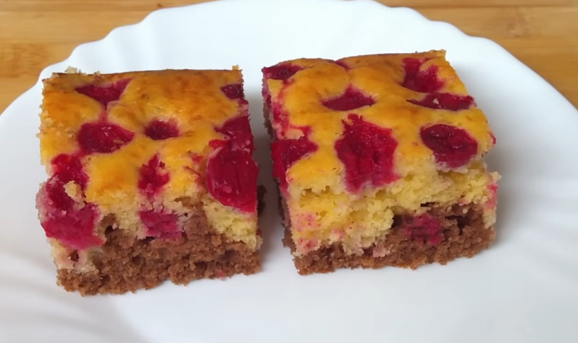 Vadušasti, brzi kolač iz tiganja: Starinski recept sa višnjama