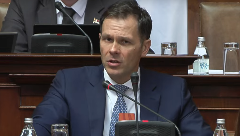Nastavljena sjednica Skupštine; Mali oštro osudio nasilje ispred Skupštine grada: Hoćete da ubijete nekog?