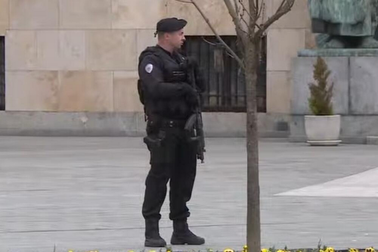Policija ispred sjedišta predsjednika RS, Dodik najavio konferenciju za medije