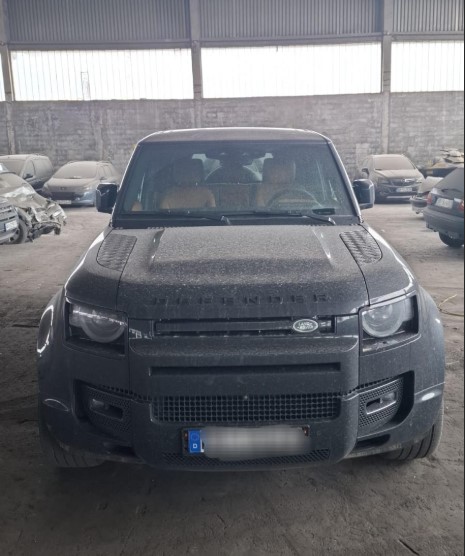 Policija zaplijenila luksuzni „Lendrover“ njemačkih tablica: Uhapšeno više operativno interesantnih lica!