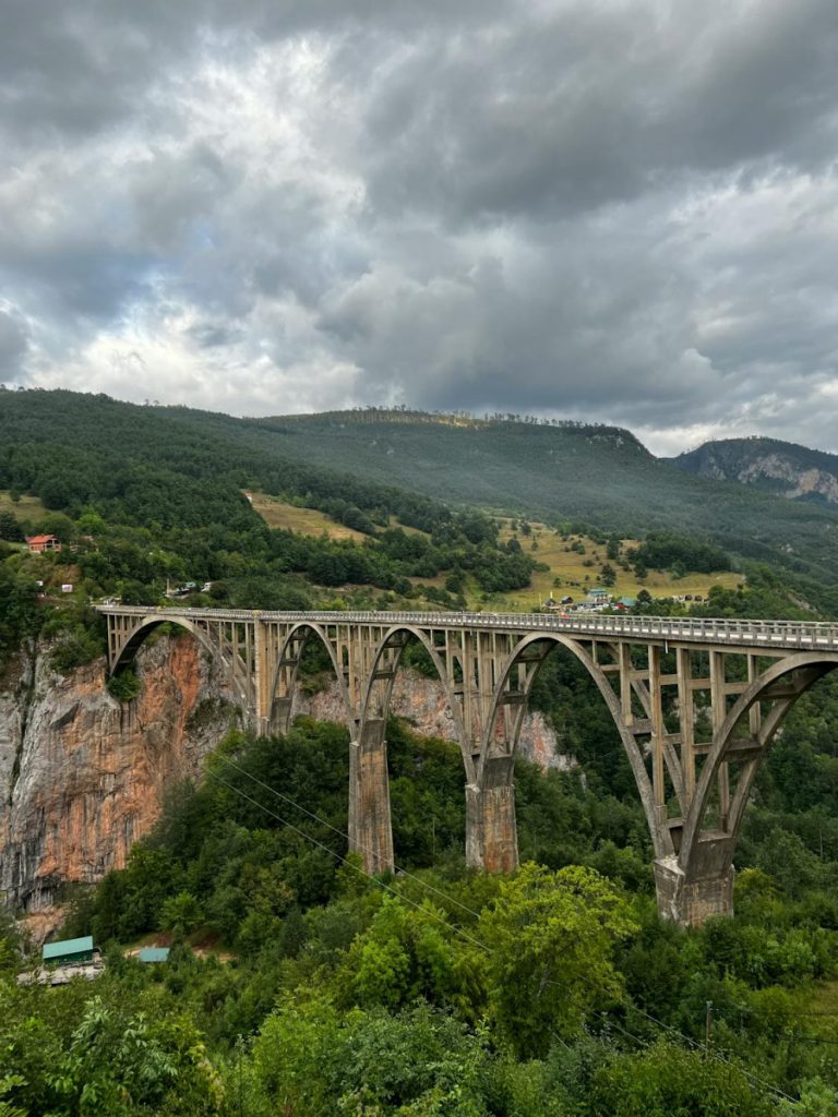Vozačima omogućeni termini prolaska uprkos obustavama na mostu Đurđevića Tara