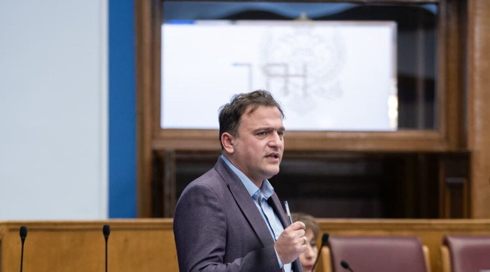 Dragović DNP-u: Kada obezbijedite dovoljan broj poslanika, a promjene službenog jezika budu zavisile od PES-a, onda mi se javite