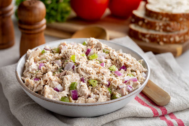 Izdašna, posna i laka za pripremu salata od tune i krompira