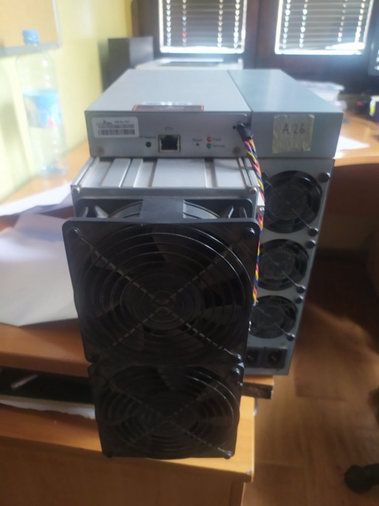 Mađar kontrolisan na granici, pronađeno šest uređaja za rudarenje kriptovaluta