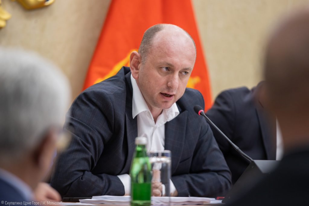 Knežević: Zbog čega Novovićevo tužilaštvo i dalje postupa po optužnicama Čađenovića i Katnića?