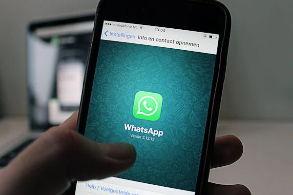 WhatsApp gura AI u lice korisnika