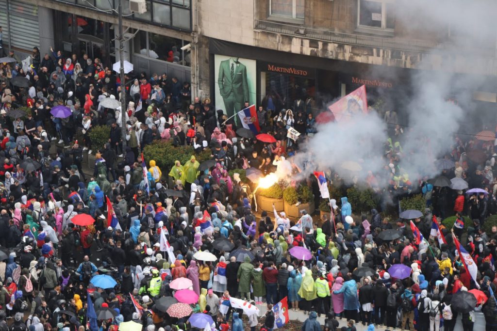 Podsjetnik: Kako je “zvučni top” “ubio” obojenu revoluciju u Srbiji!