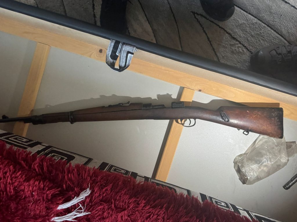 Cetinjanin sa puškom krenuo vani, spriječen od člana porodice: Policija ga uhapsila