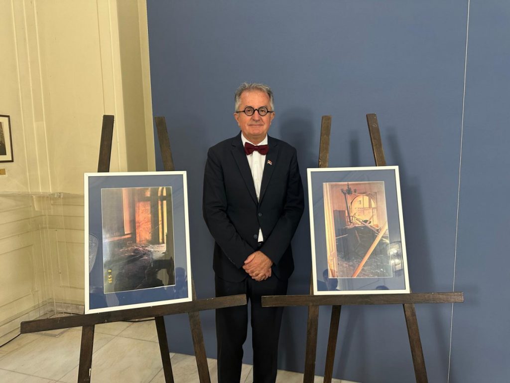 Ambasador Rodić predstavio izložbu svojih fotografija nastalih 8. maja 1999. godina