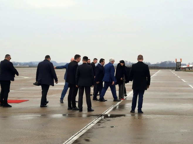 Mandića i Kneževića na aerodromu dočekao Stevandić: Danas u radnoj posjeti kod Dodika
