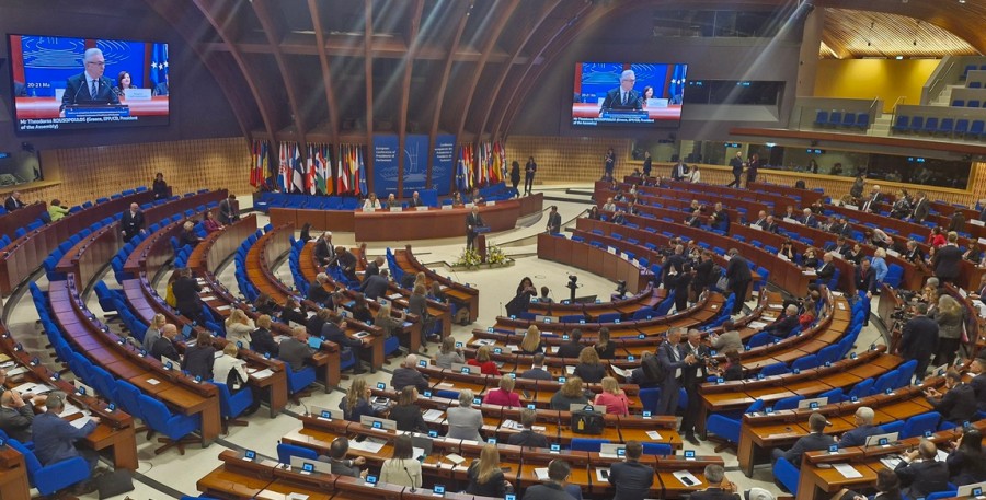Mandić u sred Savjeta Evrope: U Crnoj Gori komunisti samo promijenili ruho i nastavili sa represijom; Kao opozicija smo bili žrtve tog režima, ali smo ih 2020. poslali u prošlost!