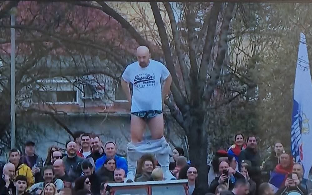 Sramne scene: Jedan od demonstranata sa traktora pokazivao polni organ
