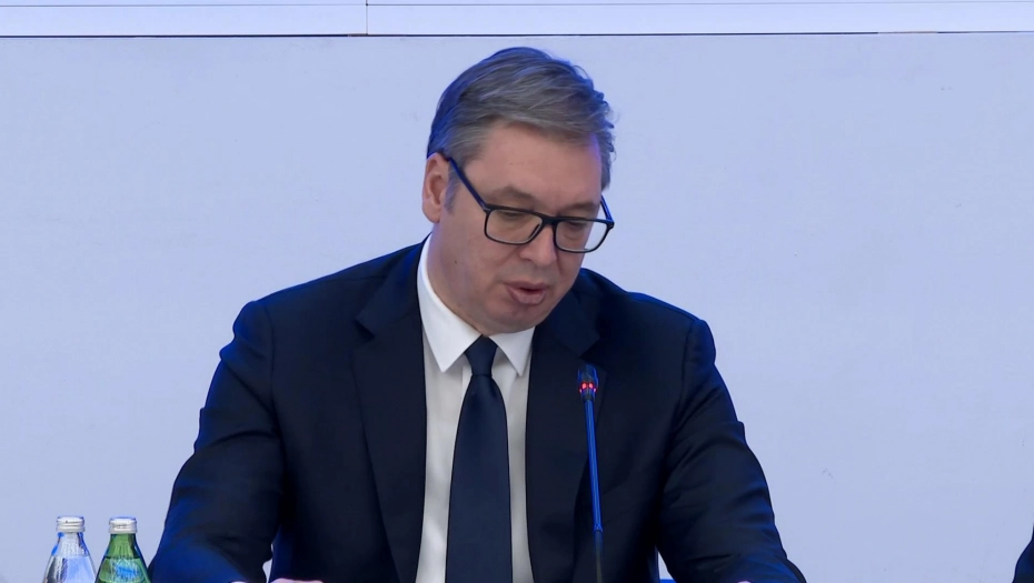 Ruski novinar: Po Vučiću udaraju topovi ozbiljniji od akustičnih sa ciljem da liše Srbiju samostalnosti