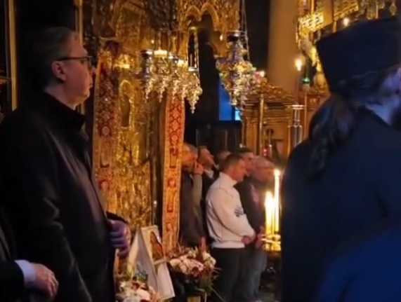 Vučić objavio snimak iz crkve: Vaskršnji post je počeo, vrijeme je za praštanje (VIDEO)