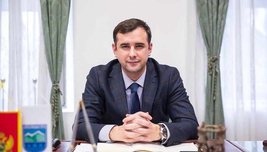 PREDSJEDNICI, UGLEDAJTE SE NA ALEKSANDRA GRGUROVIĆA, PREDSJEDNIKA OPŠTINE DANILOVGRAD