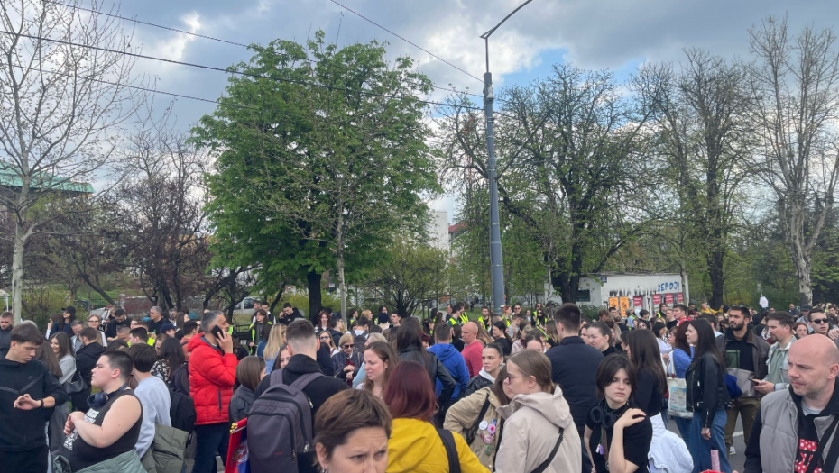 Grupa studenata Univerziteta Union protestuje zbog najave aprilskog roka