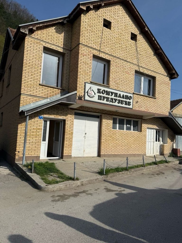 Još jedna jednostrana akcija Prištine, policija upala u Komunalno u Štrpcu; Svečlja: Nijednoj paralelnoj instituciji Srbije nije mjesto na Kosovu*