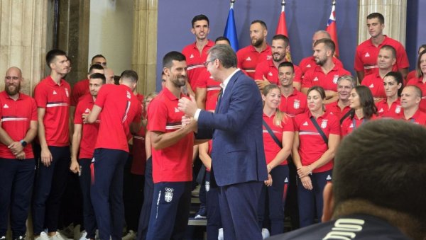 Đoković kompetentan za mjesto predsjednika u istoj mjeri u kojoj je Vučić spreman za nastup na Rolan Garosu