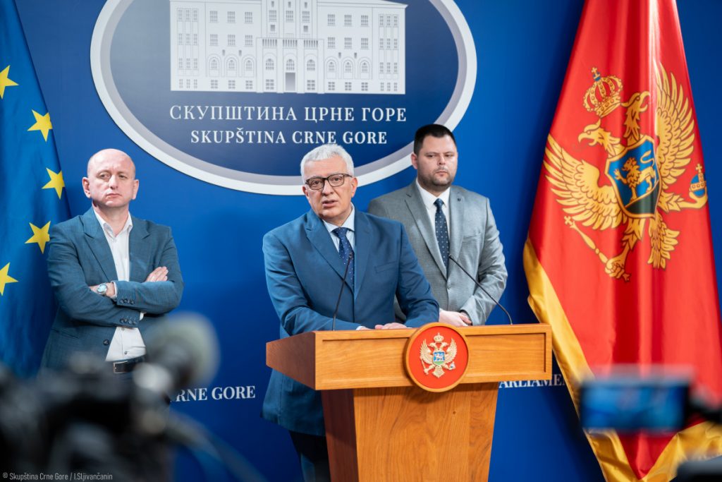 Mandić, Knežević i Kovačević povodom sinoćnjeg paljenja auta: Mafija neće stati na ovome, najjača smo lista i to je ono što žulja sve!